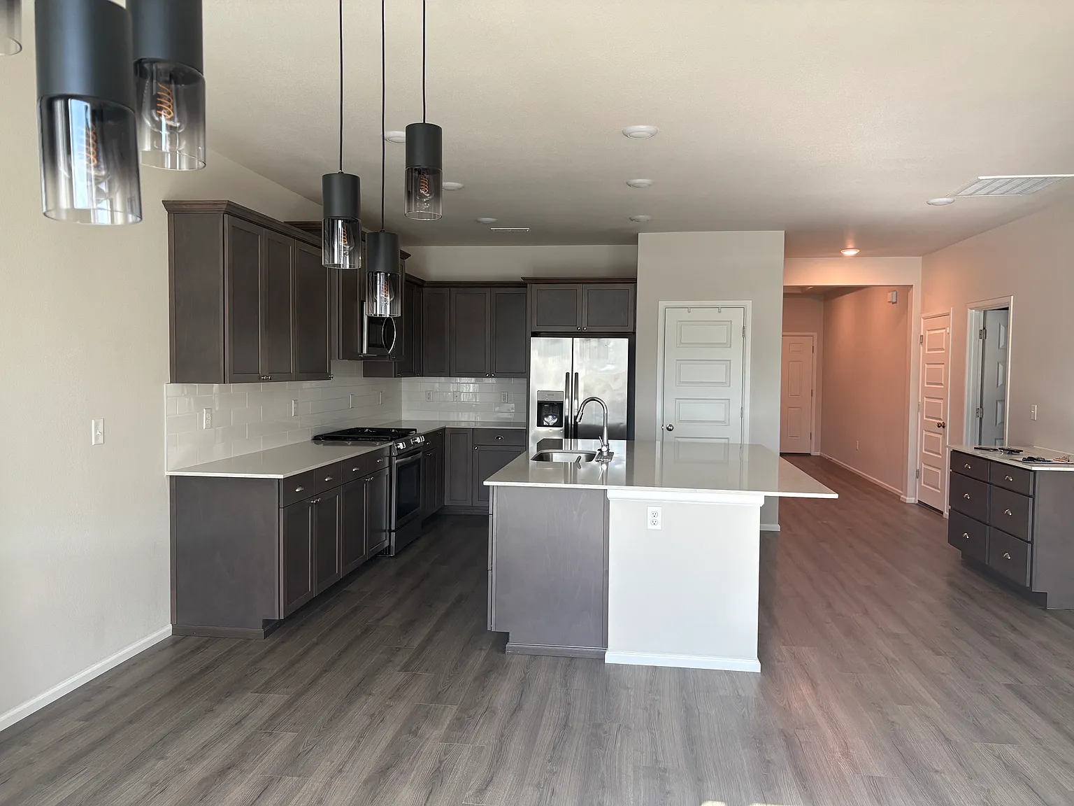 3 bed, 1670 sqft, $2,975 — Photo 3