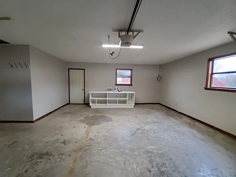 312 S Zion St — Photo 9