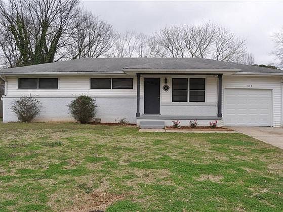 1st image of 704 Marguerite Dr NW