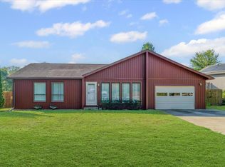 102 S Lake Of The Woods Rd, Mahomet, IL 61853