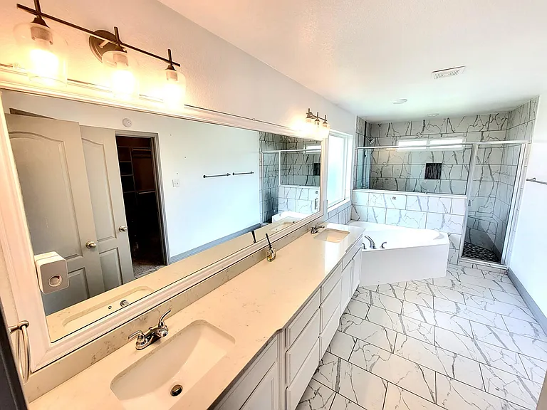 807 Holliday Dr — Photo 14