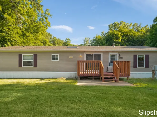 5705 E Riverside Dr, Lyons, MI 48851