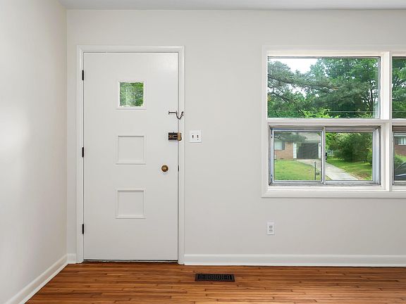 5th image of 437 Wedgeworth Rd