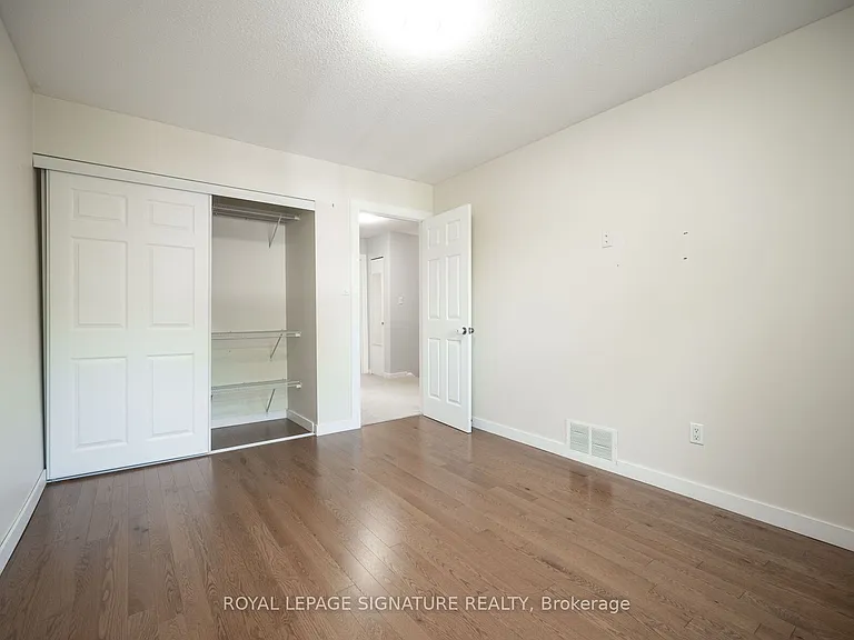 447 Ontario St N — Photo 27