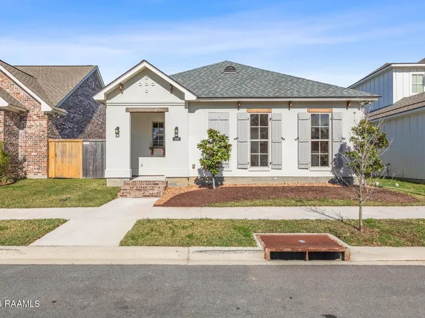 109 Oak Village Dr, Scott, LA 70583