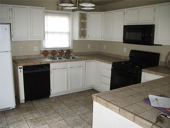 2nd image of 220 W Balview Ave