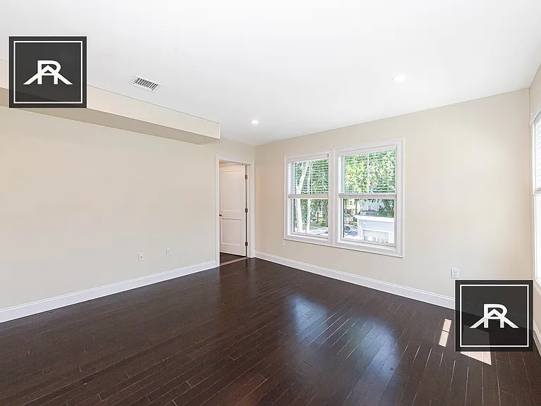 122 Jerome St — Photo 19