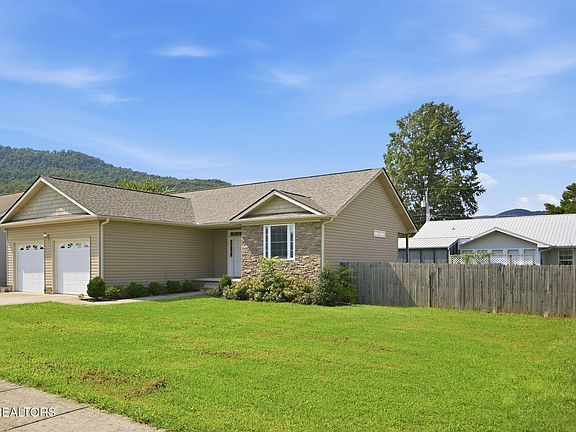 3rd image of 404 Wilson Ct