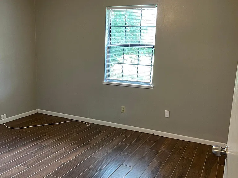 777 Douglas Dr #B — Photo 8