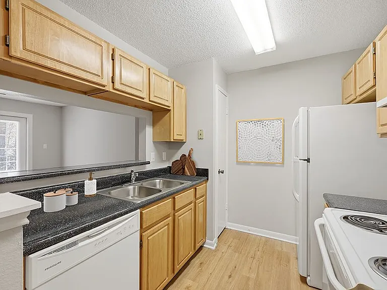 Greens of Pine Glen Apartments — Photo 4