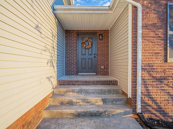 4th image of 227 Harold Dr