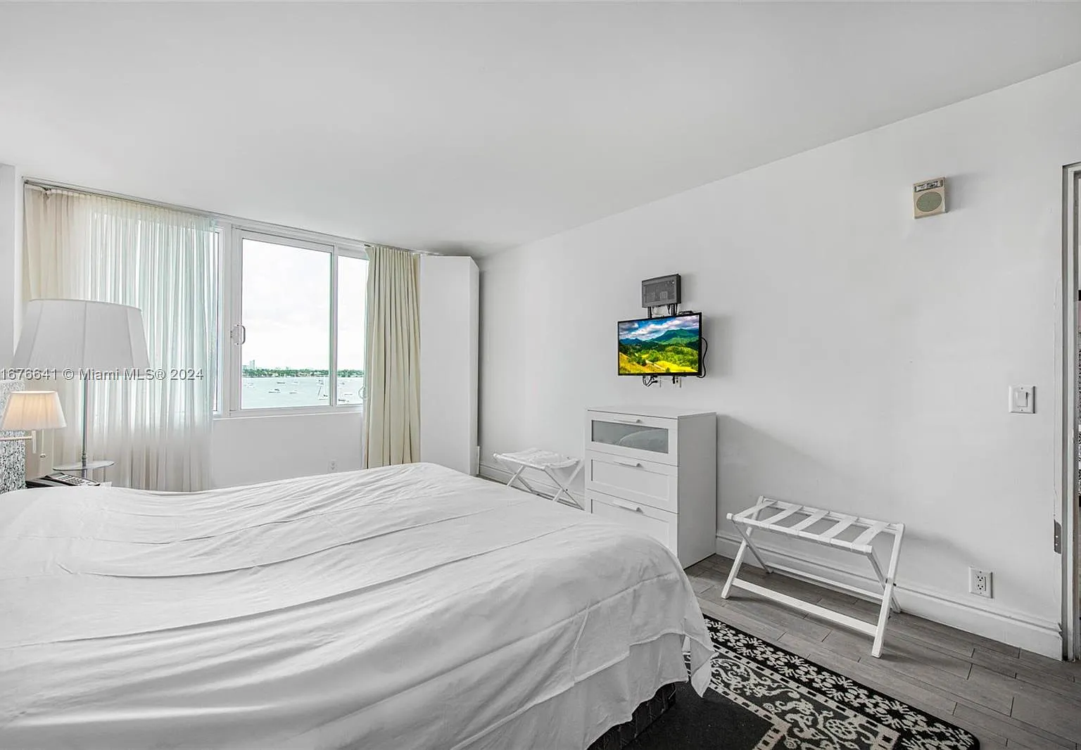 1 bed, 696 sqft, $5,750 — Photo 2