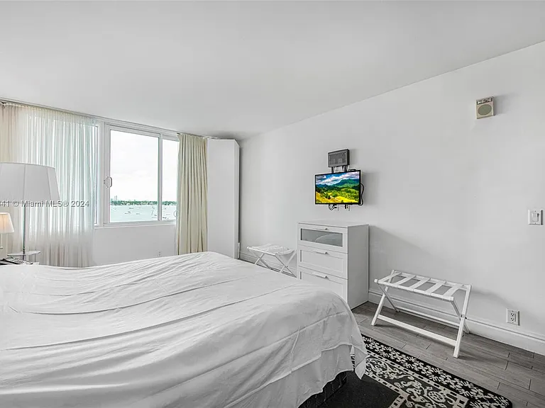 1100 W West Ave #620 — Photo 2