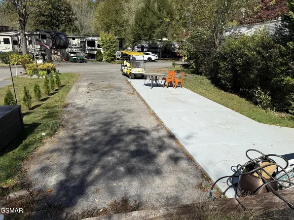 4229 E Pkwy #207-lot 207, Gatlinburg, TN 37738