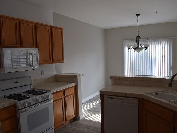 4th image of 39692 Princeton Way Unit B