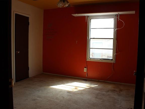5th image of 1701 S Commercial Ave