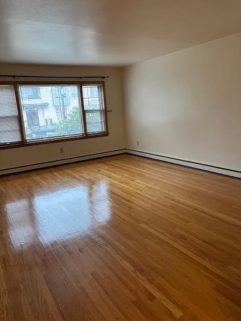 2 bed, 1.0 bath, 925 sqft, $1,495 — Photo 3