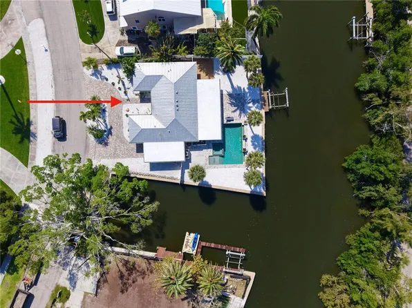 306 Island Cir, Sarasota, FL 34242