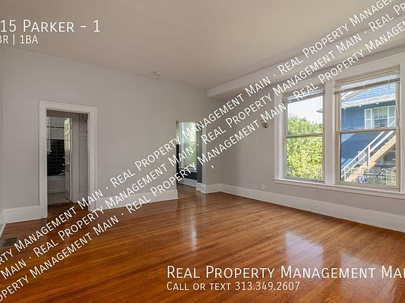 4th image of 715 Parker St #1