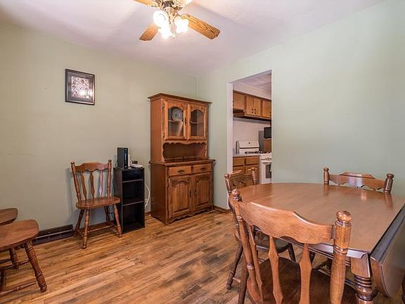 5th image of 11560 Dennis Cir