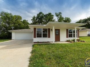 205 Holt Circle Dr, Hoyt, KS 66440