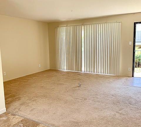 4th image of 480 Lincoln Cir APT 3