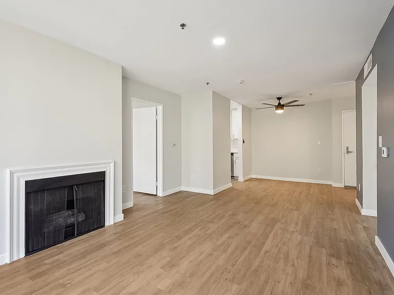 310 Virgil — Photo 56