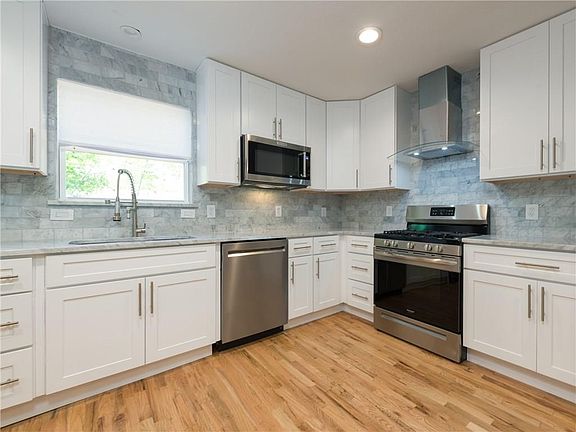 2nd image of 2357 Ballycastle Dr