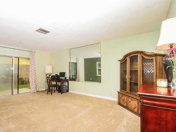 4th image of 11 Chelsea Dr NW