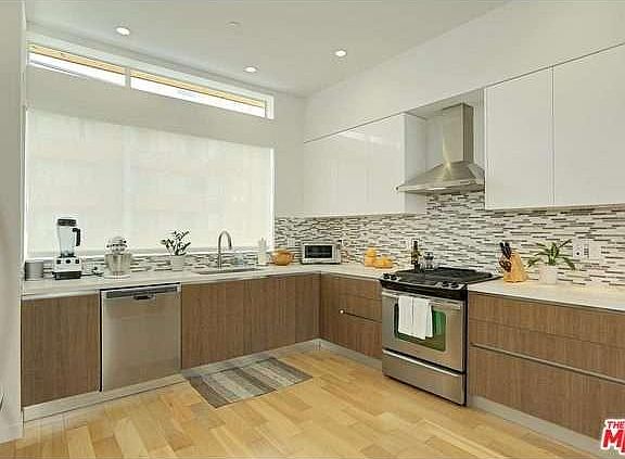 5th image of 1211 N Las Palmas Ave