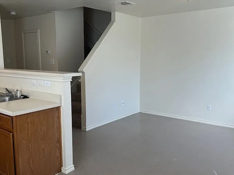 1105 Christopher Ave — Photo 15