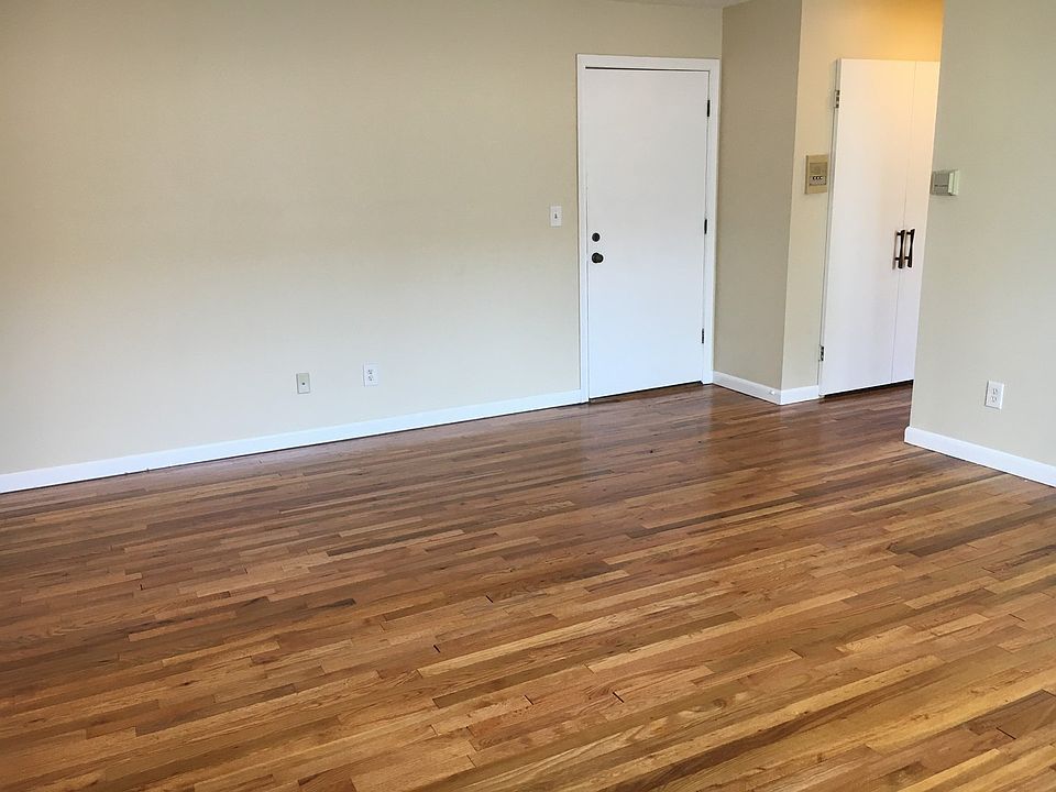 1st image of 698 Farmington Ave APT 301
