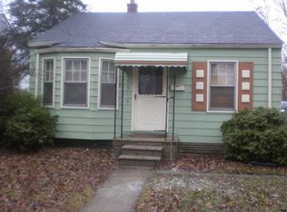 18915 Kingsville St, Harper Woods, MI 48225