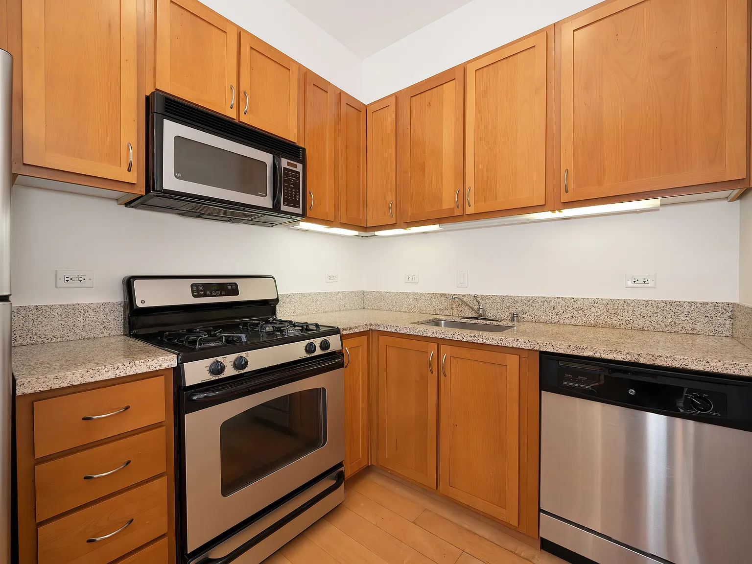 1 bed, 708 sqft, $1,895 — Photo 2