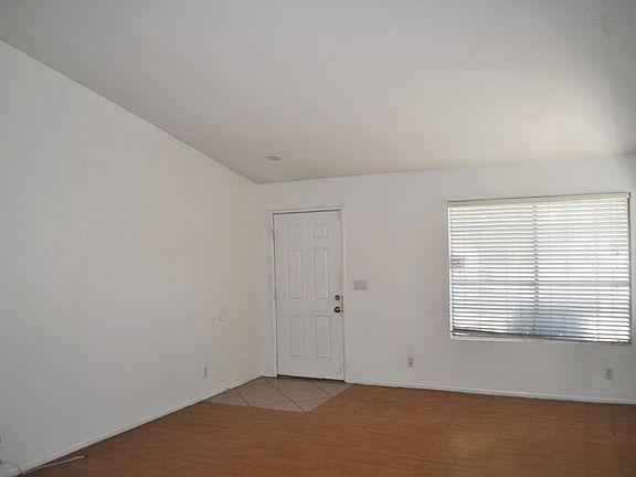 4th image of 4716 Katrina Pl