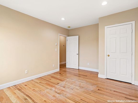 3rd image of 570 Washington St #3