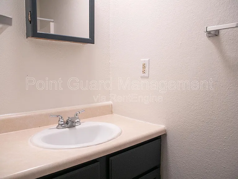 107 W Gold Coast Rd — Photo 37