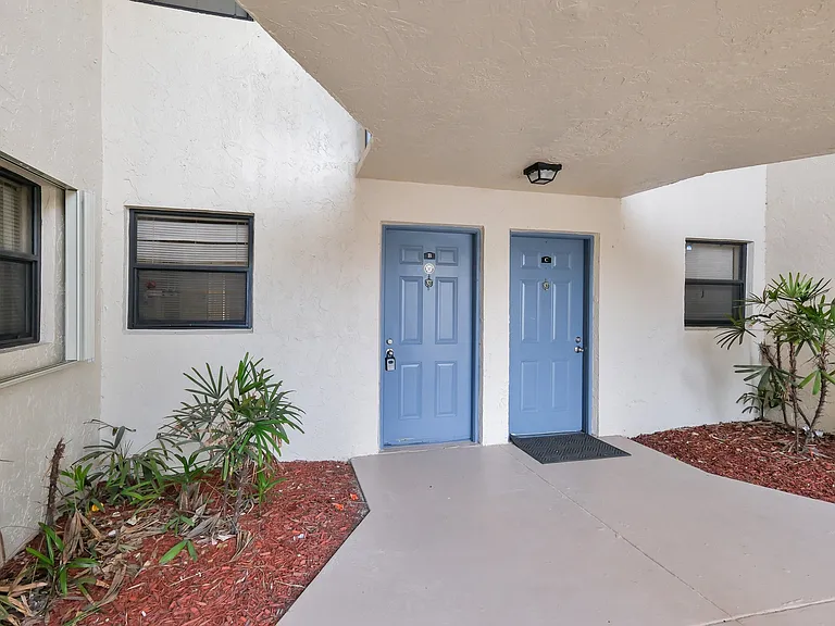 1440 Lake Crystal Dr #B — Photo 14