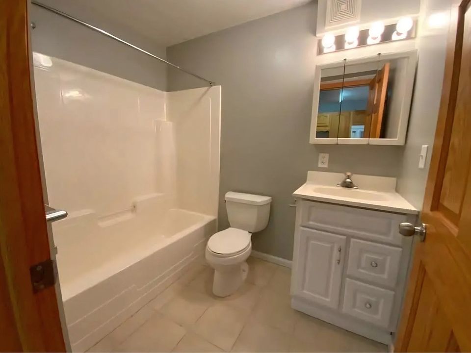 2nd image of 1926 E 2nd St #11504652