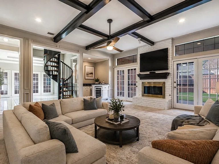 4581 Hallmark Dr — Photo 3