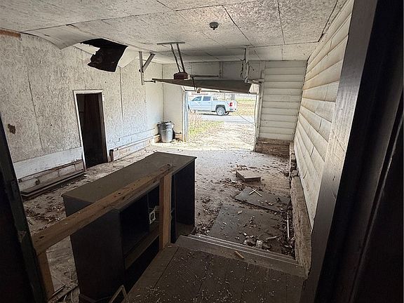 5th image of 1102 Olive St
