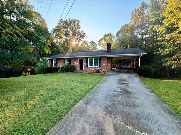 2735 Tablerock Rd, Lenoir, NC 28645