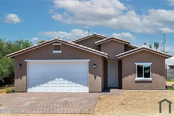 4 bed, 1800 sqft, $2,400 — Photo 1