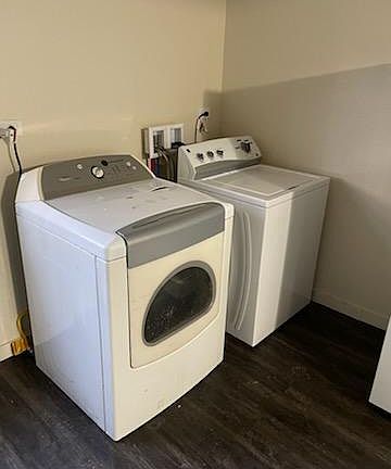 2nd image of 1515 W Perkins Ave #1515