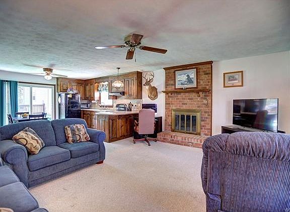 3rd image of 8288 Fieldshire Dr