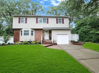 30 Columbus Ave, Kings Park, NY 11754