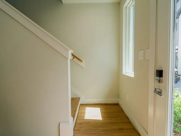 615 Northew St #G — Photo 3