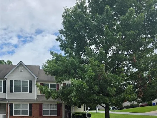 6109 Hickory Lane Dr, Union City, GA 30291