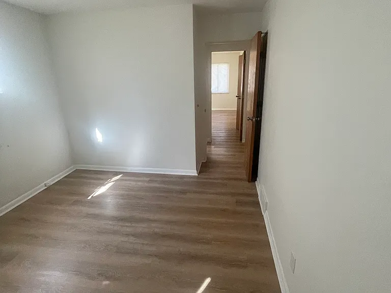 1922 W Bancroft St #1 — Photo 24