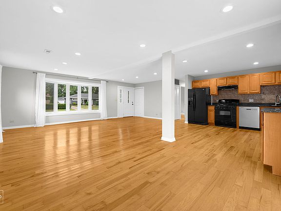 5th image of 75 Kingman Ln